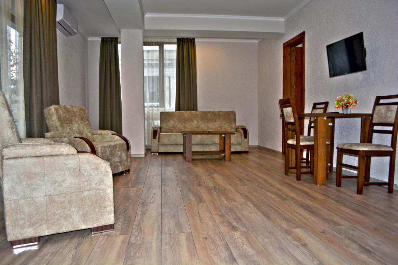 G&G Hotel Tbilisi Bagian luar foto