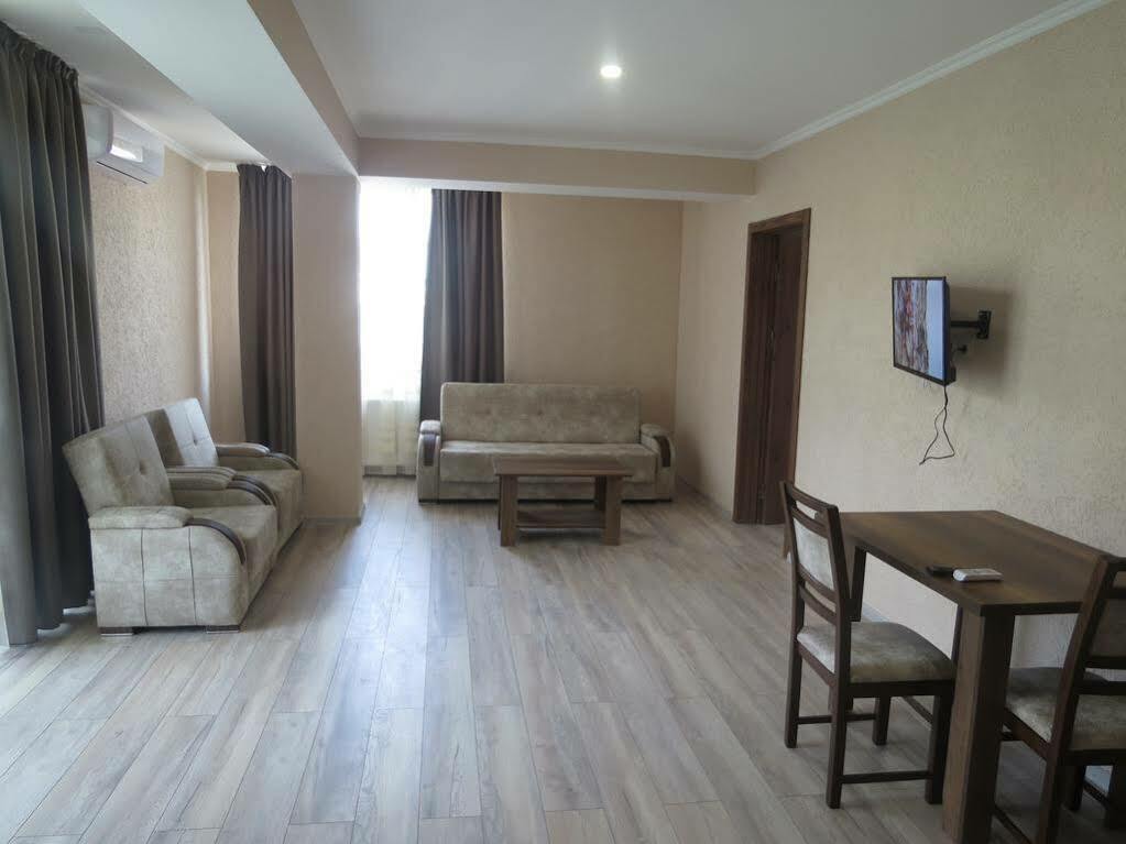 G&G Hotel Tbilisi Bagian luar foto