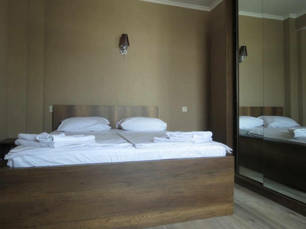 G&G Hotel Tbilisi Bagian luar foto